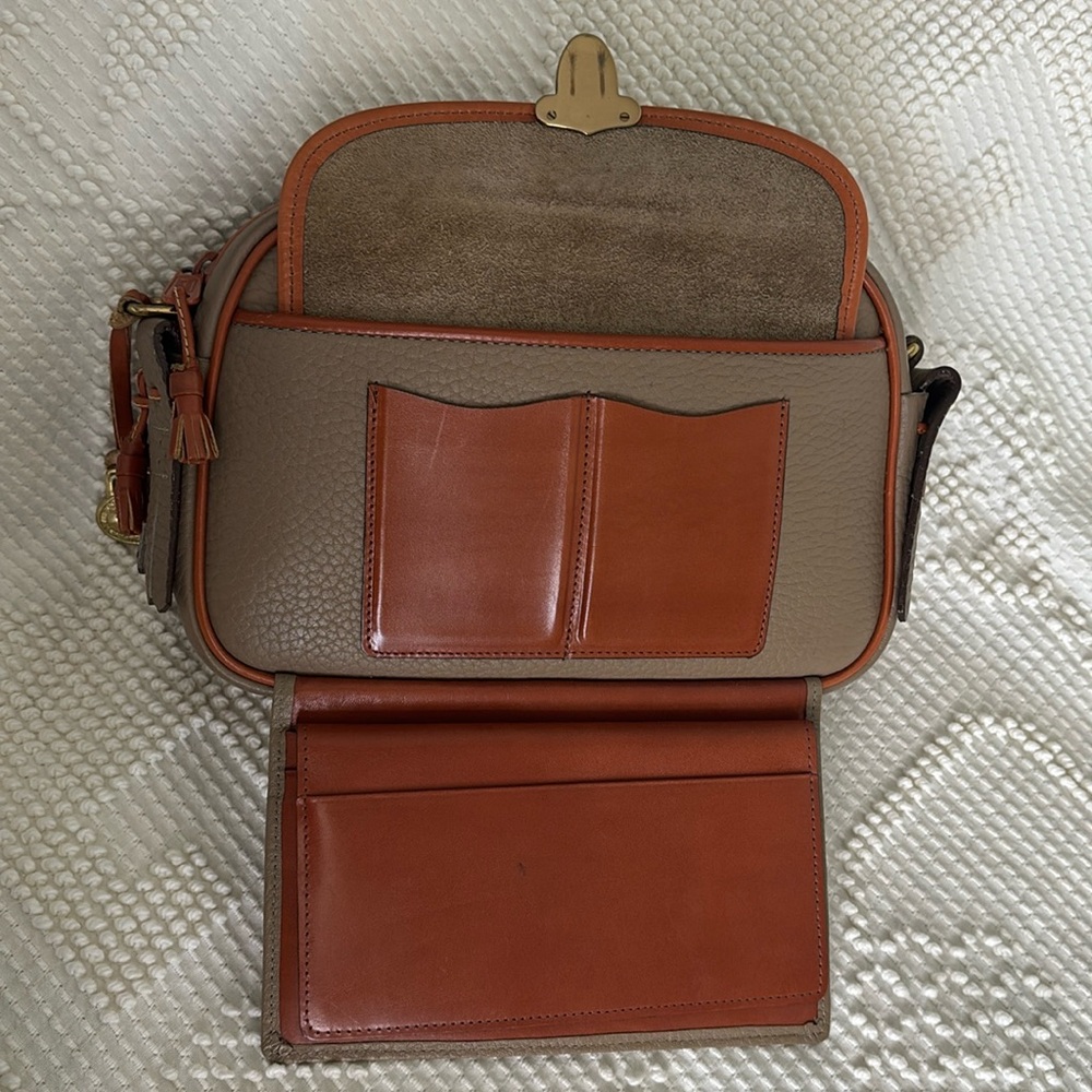 Rare Vintage Dooney and Bourke camera crossbody bag - Picture 9 of 16